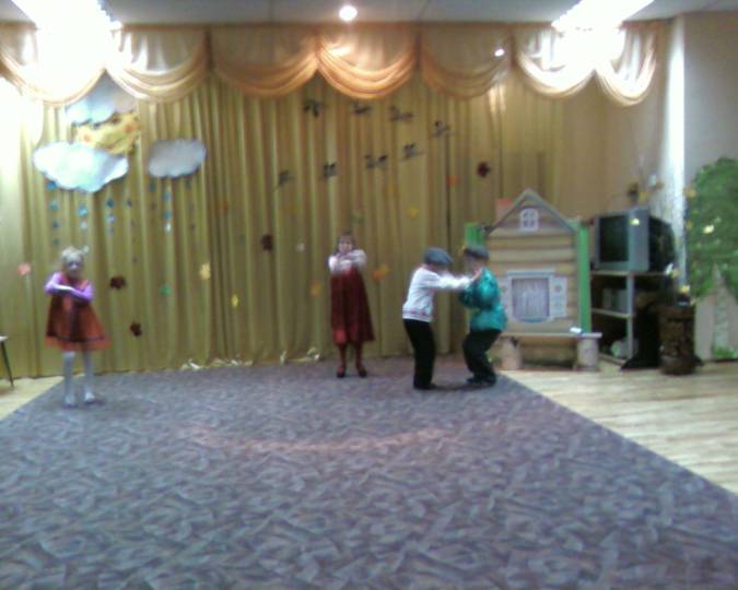 Мальчишки танцуют