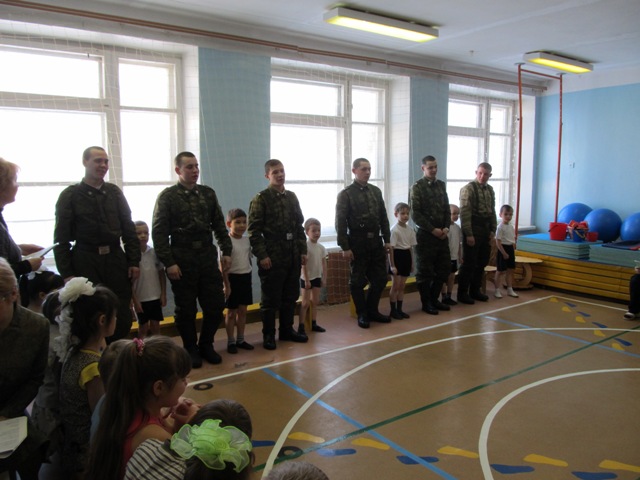 Провожу праздник с нашими шефами воиской части.