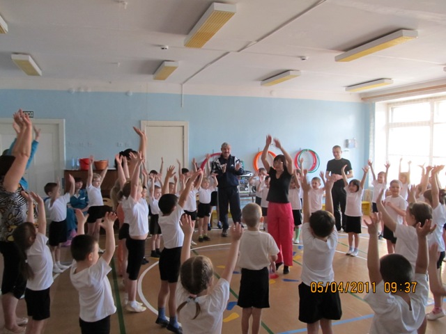 Провожу разминку. Праздник посвящённый 50 летию космоса