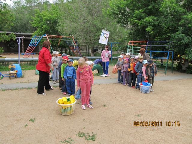 Эстафета Построй стену здоровья.