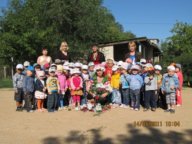 Спортивное развлечение Весёлая клумба с детьми младшего дошкольного возраста.