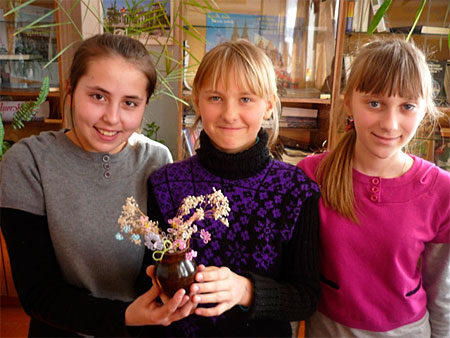Недавно я проводила мастер-класс для моих одноклассников по бисероплетению.