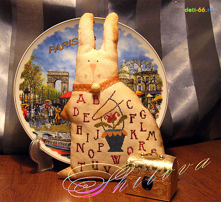 Вышитая игрушка «Mrs Lapin»