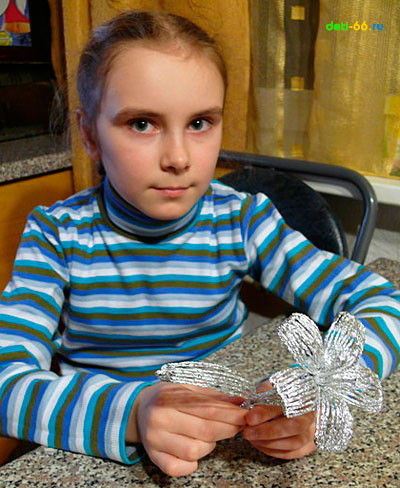 Лилия: цветок из фольги