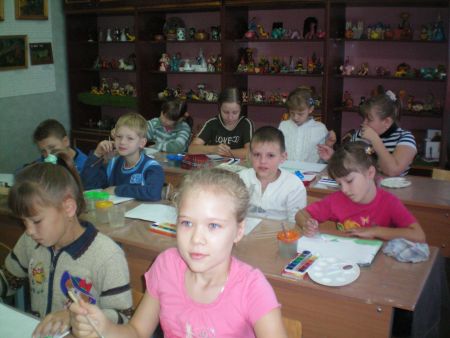 Занятия в кружке «Юный художник»