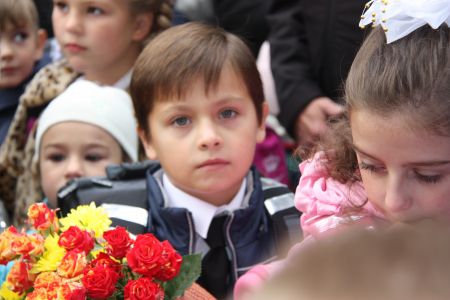 Спать я лег простым мальчишкой, А проснулся школьником.