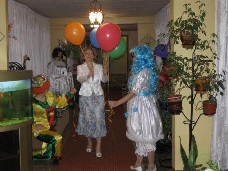 Фея палочкой волшебной двери сказки открывает...