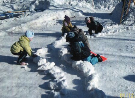 5. Сюжетно-ролевая игра «Строим дорогу»