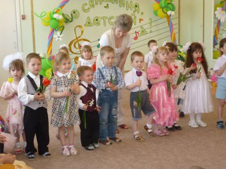 «Нас провожают малыши» 