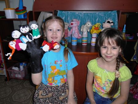 Фото 1. Театр пяти пальцев