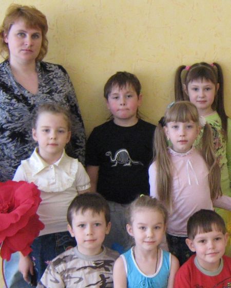 Наш дружный коллектив, который очень любит осень!!!