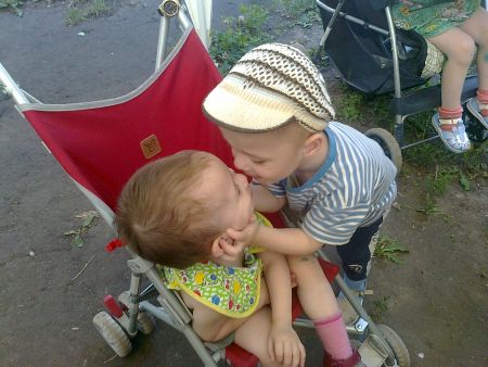 «С днём защиты детей тебя, дорогая!»