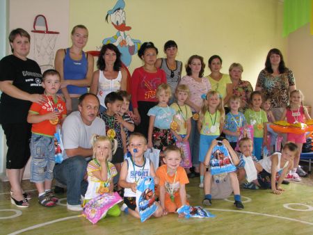 4. Участники конкурса «Папа, мама, я - спортивная семья»