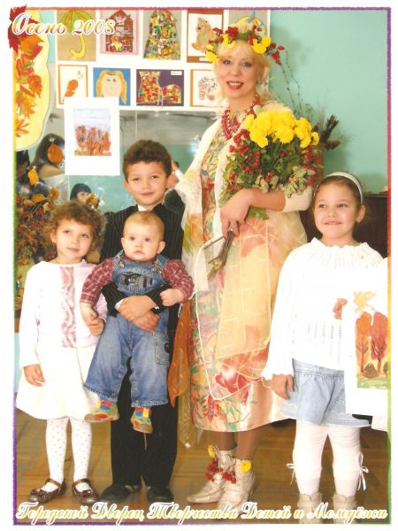 1. Подарила праздник нам Золотая Осень с ароматом яблок, листопадом красок