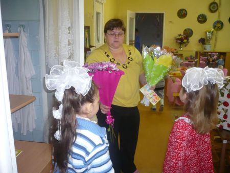 И я с восхищеньем тогда наблюдаю  За теми, кому всю себя отдала!