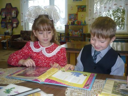 Занятья планирую по программе,  Чтоб дети старались все делать сами.