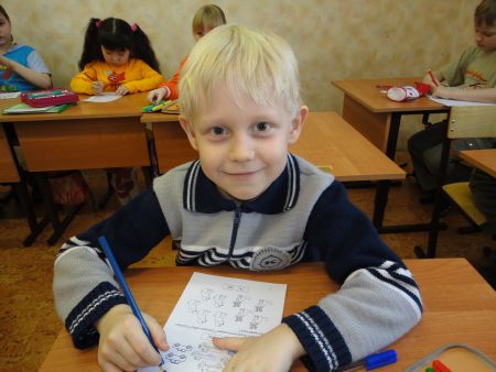 5. Максим только с виду белый и пушистый, а на самом деле озорник, шалун и непоседа. 