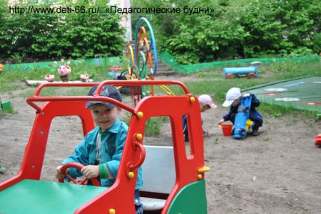 3. Очень я люблю кататься, Вам за мною не угнаться. 