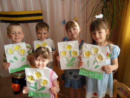 1. Носит одуванчик желтый сарафанчик