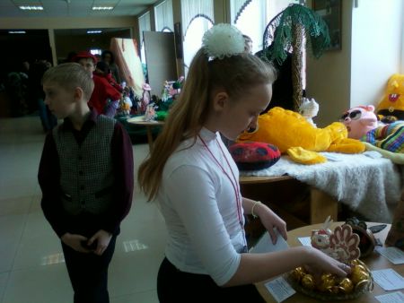 3. На выставке детского творчества