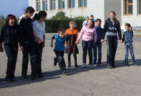 4. Играем в «Черное чернило...» всей школой