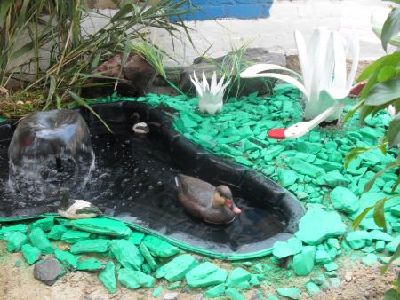 2.   Функционирует  фонтан