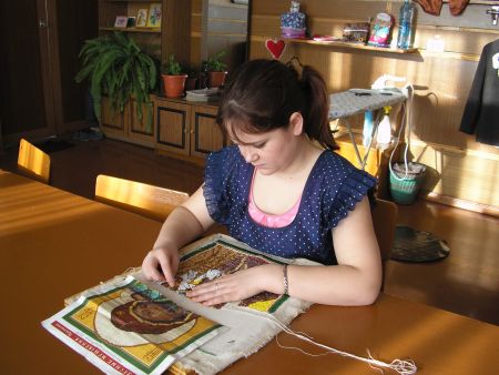 3. Для любимой сестренки вышиваю  подарок