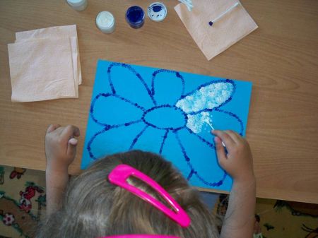 После того как контур высохнет, заполняем весь рисунок внутри контура. Получается имитация фактурности выпуклой поверхности