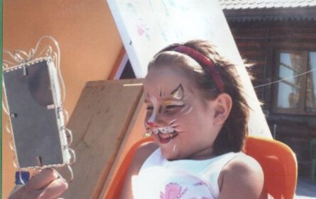 Не простая я девчонка,  Превращаюсь я в котёнка!