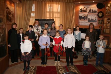 Учащиеся после концерта