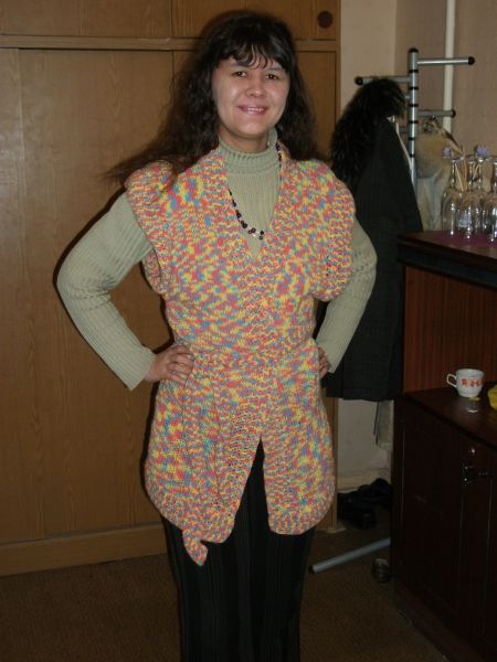 Красивый меланжевый жилет