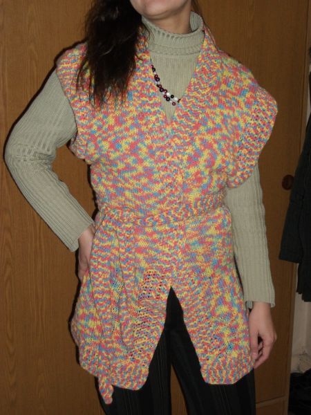 Красивый меланжевый жилет