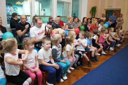  Наш дружный коллектив: дети и родители.