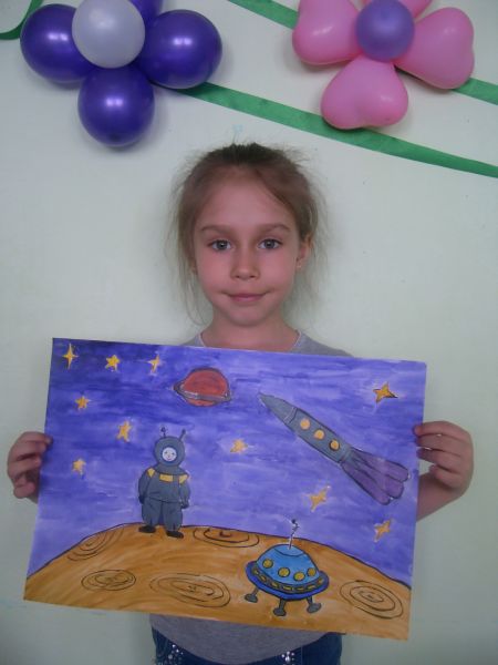 Саша со своей работой.