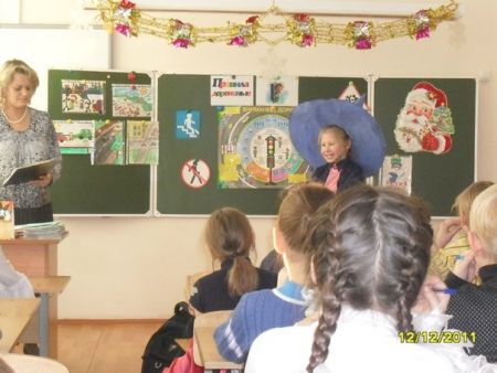 Фото 1. Незнайка в &laquo;Школе светофорных наук&raquo;