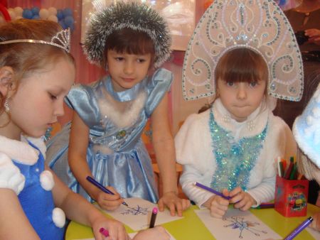 Фото № 2. Нарисуем мы снежинку, Тонкую, как паутинку.