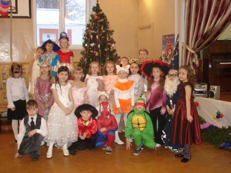 1 фото.  В Новый год возможны всякие превращения (Это мы в 1 классе)