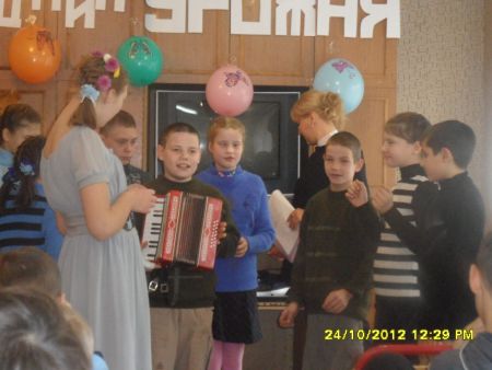 Исполнение песни «Антошка»