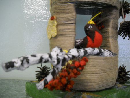 Кормушка для птиц из природного материала