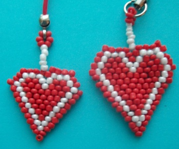 «Валентинка» из бисера  в технике «кирпичного плетения»