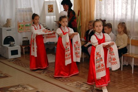 Вход детей под русскую народную мелодию