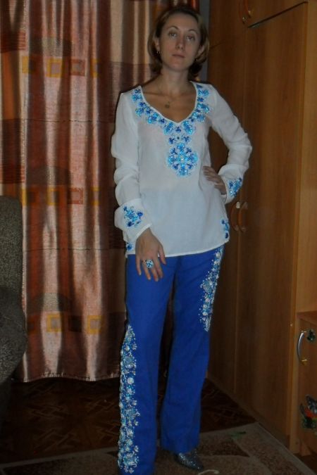 Готовая декорированная одежда.