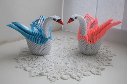 «Лебединая пара» в технике оригами