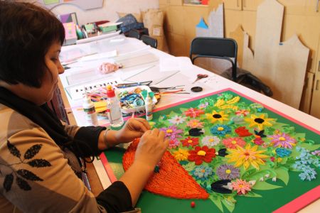 Ваза с цветами в технике квиллинг