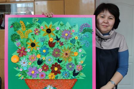 Ваза с цветами в технике квиллинг