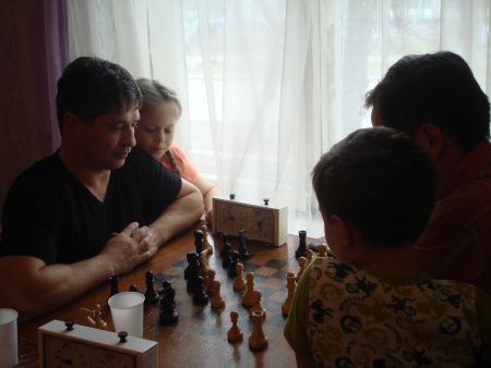 В семье согласно, так идет дело прекрасно