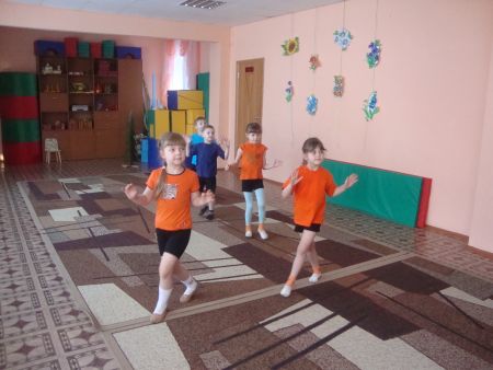 Разучивание танцевального  элемента &laquo;Слоник&raquo;