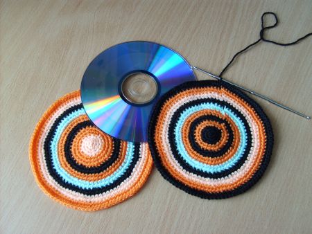 Донышко корзиночки из двух связаных кругов