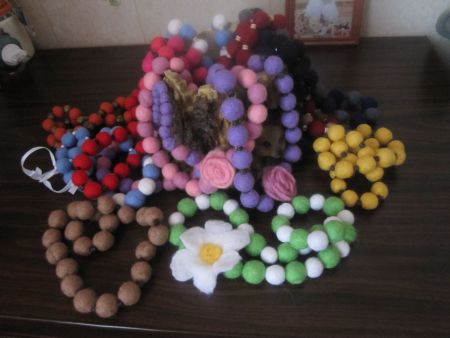 Войлочные бусы