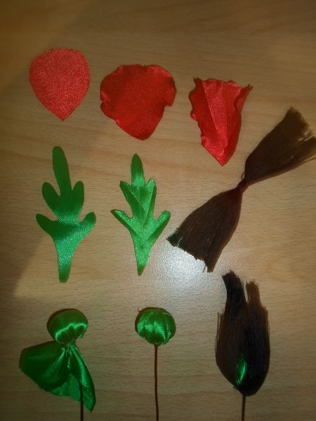 Изготовление лепестков, листьев и формирование бутона